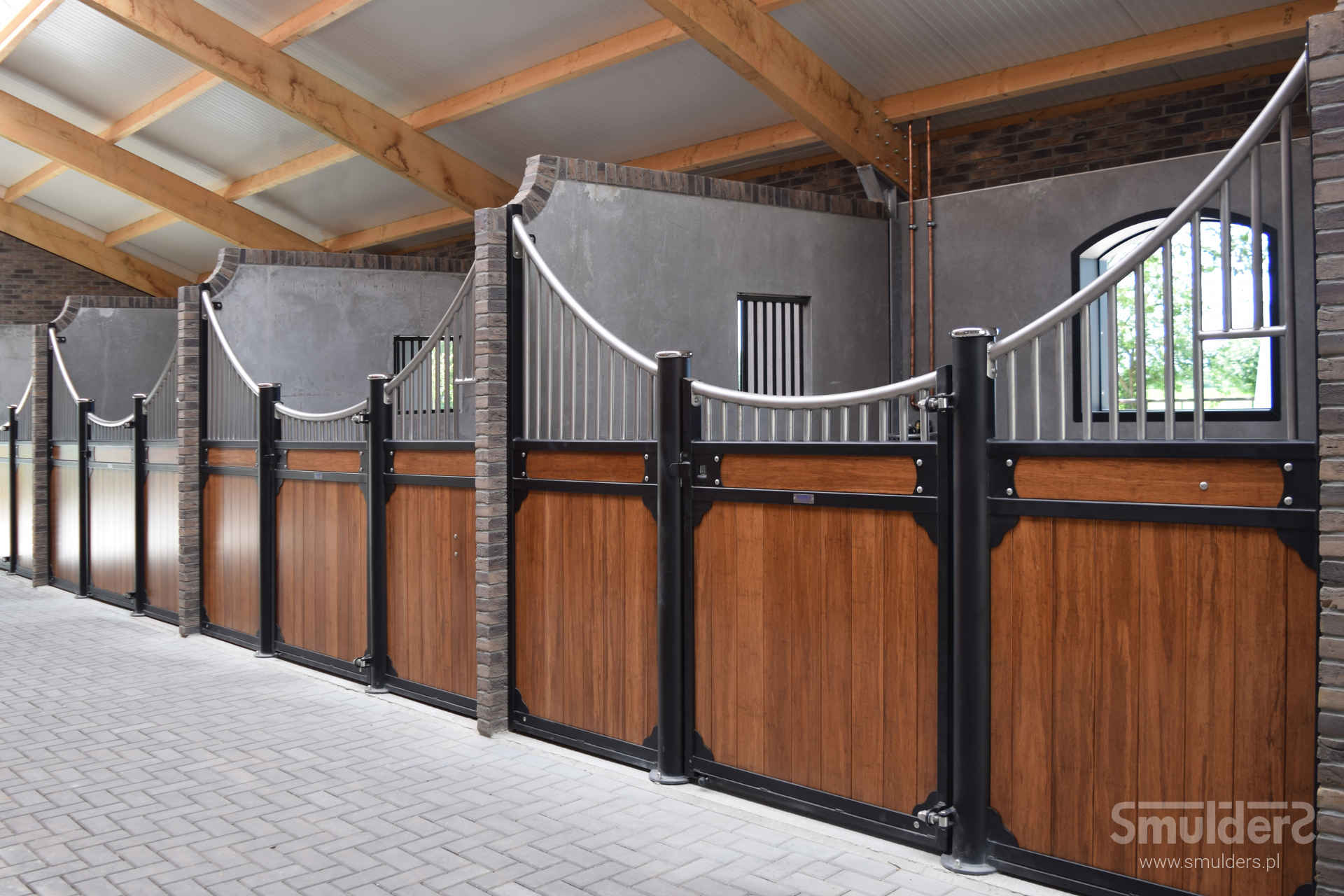 Classic Wave, Nederlandene — Smulders hestestald installation